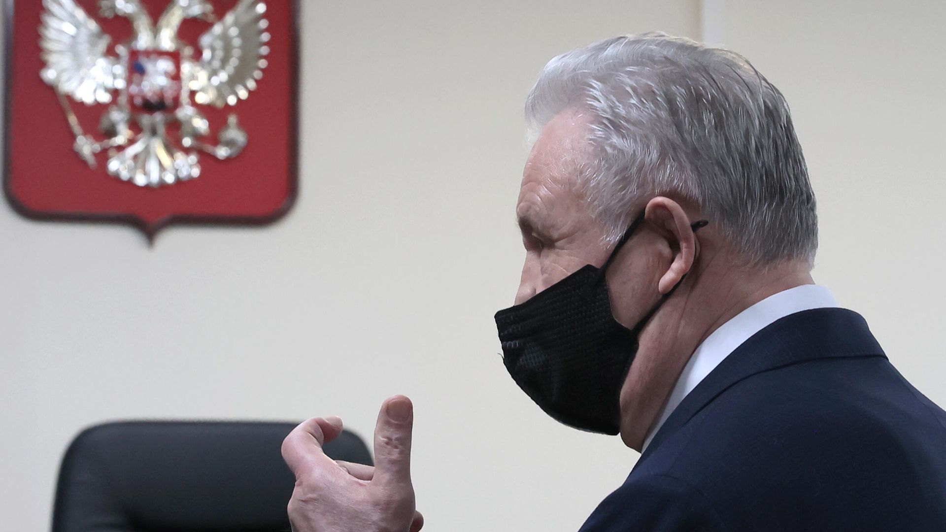 Экс-губернатор Хабаровского края Виктор Ишаев перед оглашением приговора в зале Замоскворецкого суда Москвы Экс-губернатор Хабаровского края Виктор Ишаев перед оглашением приговора в зале Замоскворецкого суда Москвы - РИА Новости, 1920, 17.02.2021