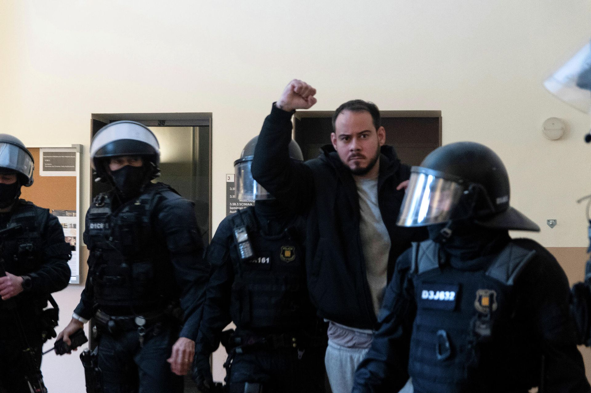 Задержанный испанский рэпер Пабло Асель Задержанный испанский рэпер Пабло Асель - РИА Новости, 1920, 17.02.2021
