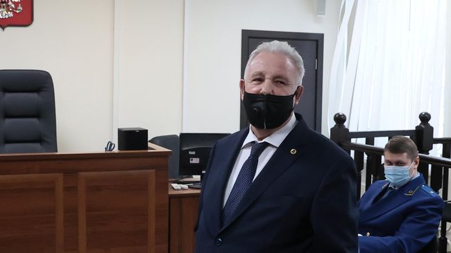 Экс-губернатор Хабаровского края Виктор Ишаев перед оглашением приговора в зале Замоскворецкого суда Москвы