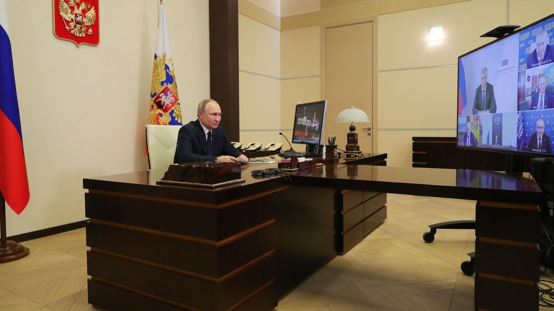 Президент РФ Владимир Путин в режиме видеоконференции проводит встречу с руководителями фракций Государственной Думы РФ Президент РФ Владимир Путин в режиме видеоконференции проводит встречу с руководителями фракций Государственной Думы РФ - РИА Новости, 1920, 17.02.2021