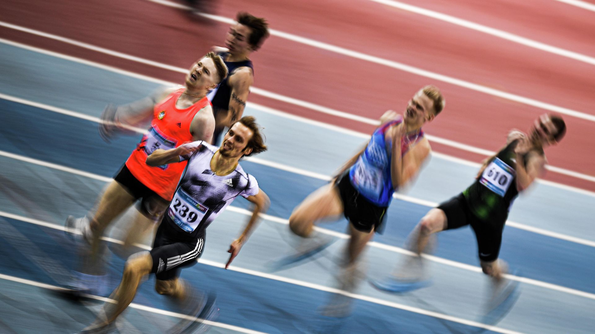 Спортсмены во время соревнований в беге на дистанции 400 метров на чемпионате России по легкой атлетике в помещении в Москве. Спортсмены во время соревнований в беге на дистанции 400 метров на чемпионате России по легкой атлетике в помещении в Москве. - РИА Новости, 1920, 01.09.2022