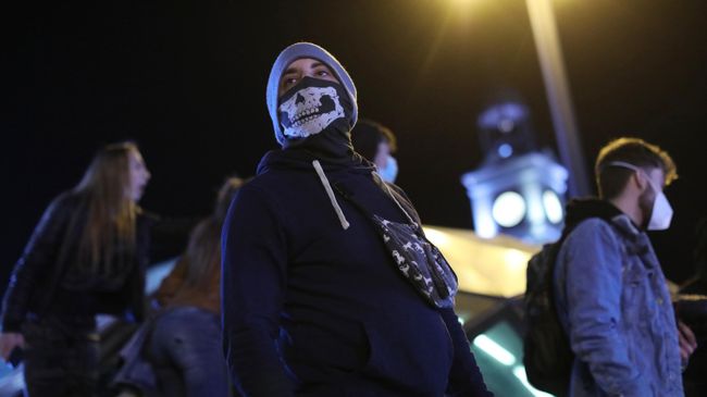 Участники акции протеста в поддержку рэпера Пабло Аселя Участники акции протеста в поддержку рэпера Пабло Аселя