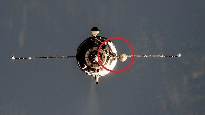 Корабль Прогресс с помятой антенной Корабль Прогресс с помятой антенной - РИА Новости, 1920, 18.02.2021
