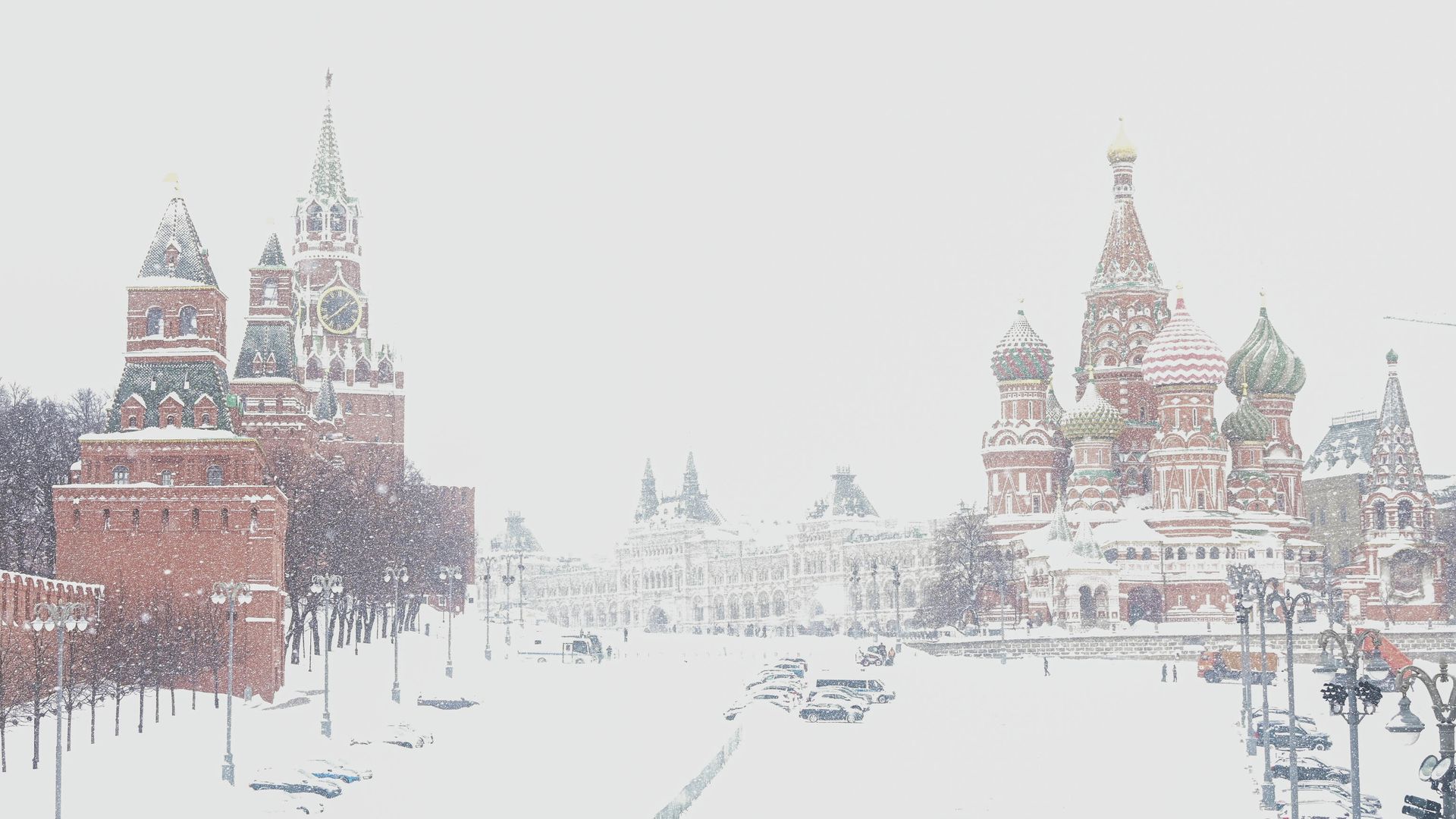 Собор Василия Блаженного и башни Московского Кремля во время снегопада Собор Василия Блаженного и башни Московского Кремля во время снегопада - РИА Новости, 1920, 14.01.2022