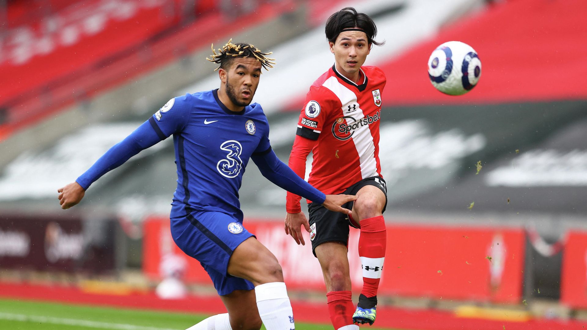 Southampton's Japanese midfielder Takumi Minamino (R) vies with Chelsea's English defender Reece James (L) during the English Premier League football match between Southampton and Chelsea at St Mary's Stadium in Southampton, southern England on February 20, 2021. (Photo by MICHAEL STEELE / POOL / AFP) / RESTRICTED TO EDITORIAL USE. No use with unauthorized audio, video, data, fixture lists, club/league logos or 'live' services. Online in-match use limited to 120 images. An additional 40 images may be used in extra time. No video emulation. Social media in-match use limited to 120 images. An additional 40 images may be used in extra time. No use in betting publications, games or single club/league/player publications. / Southampton's Japanese midfielder Takumi Minamino (R) vies with Chelsea's English defender Reece James (L) during the English Premier League football match between Southampton and Chelsea at St Mary's Stadium in Southampton, southern England on February 20, 2021. (Photo by MICHAEL STEELE / POOL / AFP) / RESTRICTED TO EDITORIAL USE. No use with unauthorized audio, video, data, fixture lists, club/league logos or 'live' services. Online in-match use limited to 120 images. An additional 40 images may be used in extra time. No video emulation. Social media in-match use limited to 120 images. An additional 40 images may be used in extra time. No use in betting publications, games or single club/league/player publications. / - РИА Новости, 1920, 20.02.2021