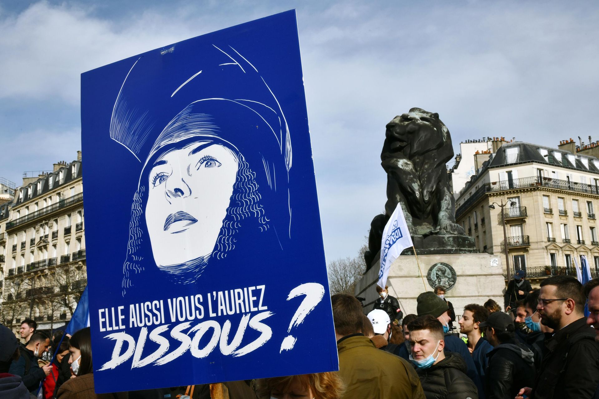 Участники акции протеста радикалов на площади Данфер-Рошро в Париже Участники акции протеста радикалов на площади Данфер-Рошро в Париже - РИА Новости, 1920, 25.03.2024