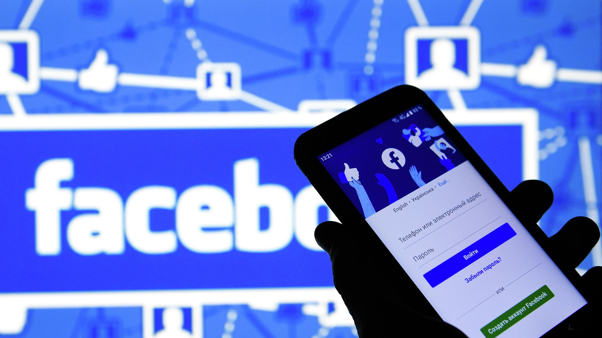 Приложение социальной сети Facebook в мобильном телефоне - РИА Новости, 1920, 05.10.2021