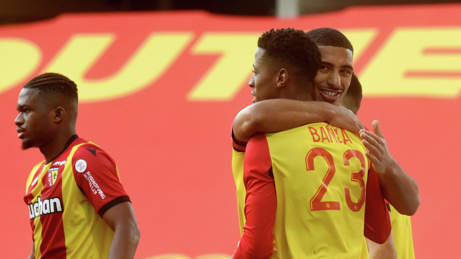 Lens's French forward Simon Banza (C/23) celebrates scoring his team's second goal during the French L1 football match between RC Lens and Dijon FCO at The Bollaert Stadium in Lens, northern France on February 21, 2021. (Photo by FRANCOIS LO PRESTI / AFP) Lens's French forward Simon Banza (C/23) celebrates scoring his team's second goal during the French L1 football match between RC Lens and Dijon FCO at The Bollaert Stadium in Lens, northern France on February 21, 2021. (Photo by FRANCOIS LO PRESTI / AFP) - РИА Новости, 1920, 21.02.2021