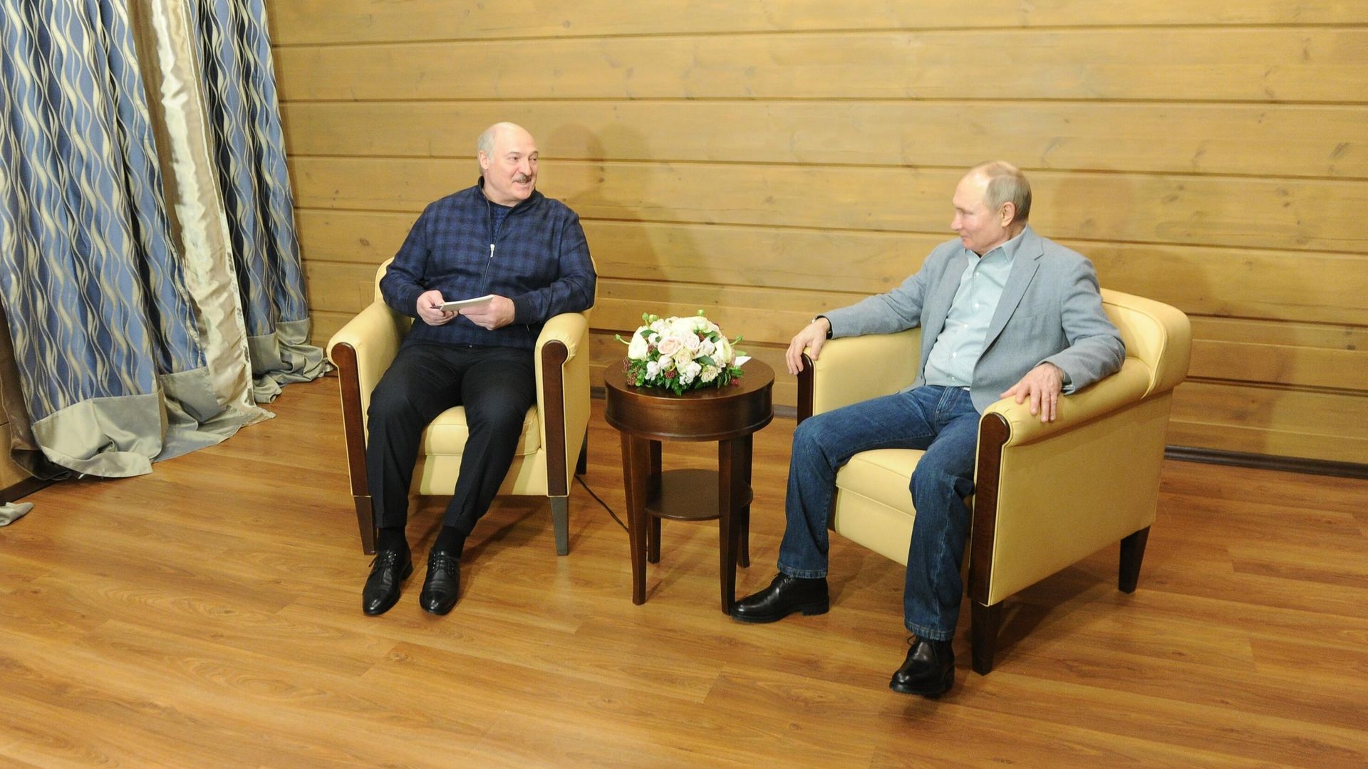 Президент РФ Владимир Путин и президент Белоруссии Александр Лукашенко во время встречи Президент РФ Владимир Путин и президент Белоруссии Александр Лукашенко во время встречи - РИА Новости, 1920, 24.02.2021