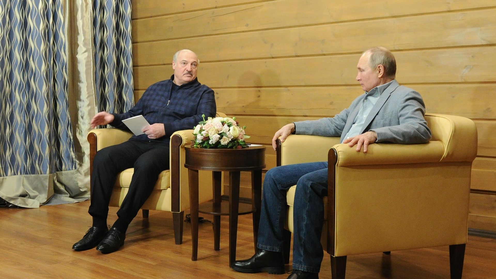 Президент РФ Владимир Путин и президент Белоруссии Александр Лукашенко во время встречи Президент РФ Владимир Путин и президент Белоруссии Александр Лукашенко во время встречи - РИА Новости, 1920, 02.03.2021