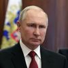 Президент РФ Владимир Путин во время поздравления граждан России с Днем защитника Отечества Президент РФ Владимир Путин во время поздравления граждан России с Днем защитника Отечества