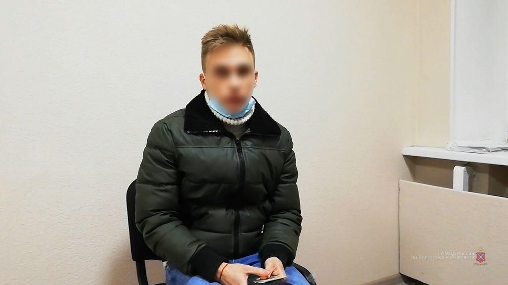 Полицейские установили и задержали студента, станцевавшего на Мамаевом кургане Полицейские установили и задержали студента, станцевавшего на Мамаевом кургане - РИА Новости, 1920, 25.02.2021