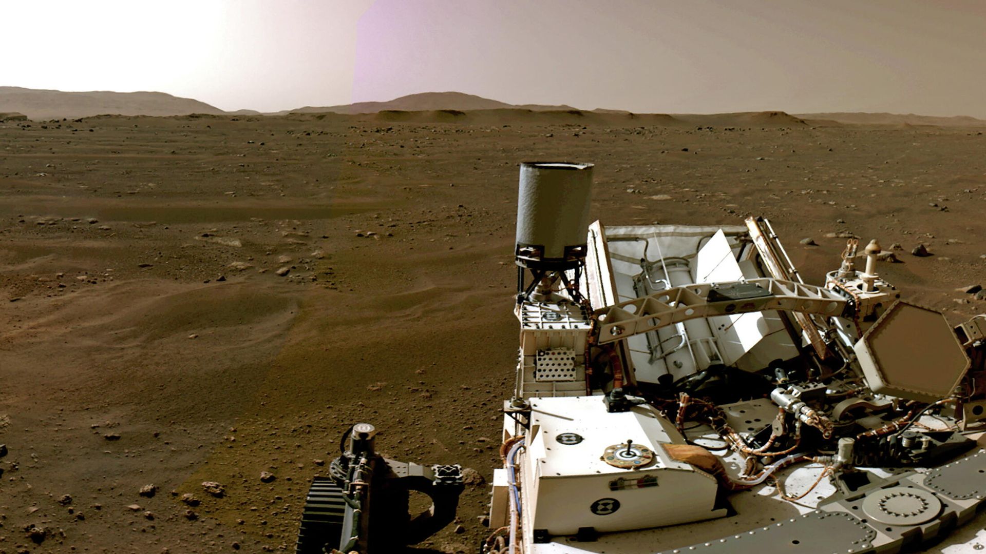 Вид с навигационной камеры на марсоход Perseverance Mars Rover Вид с навигационной камеры на марсоход Perseverance Mars Rover - РИА Новости, 1920, 24.02.2021