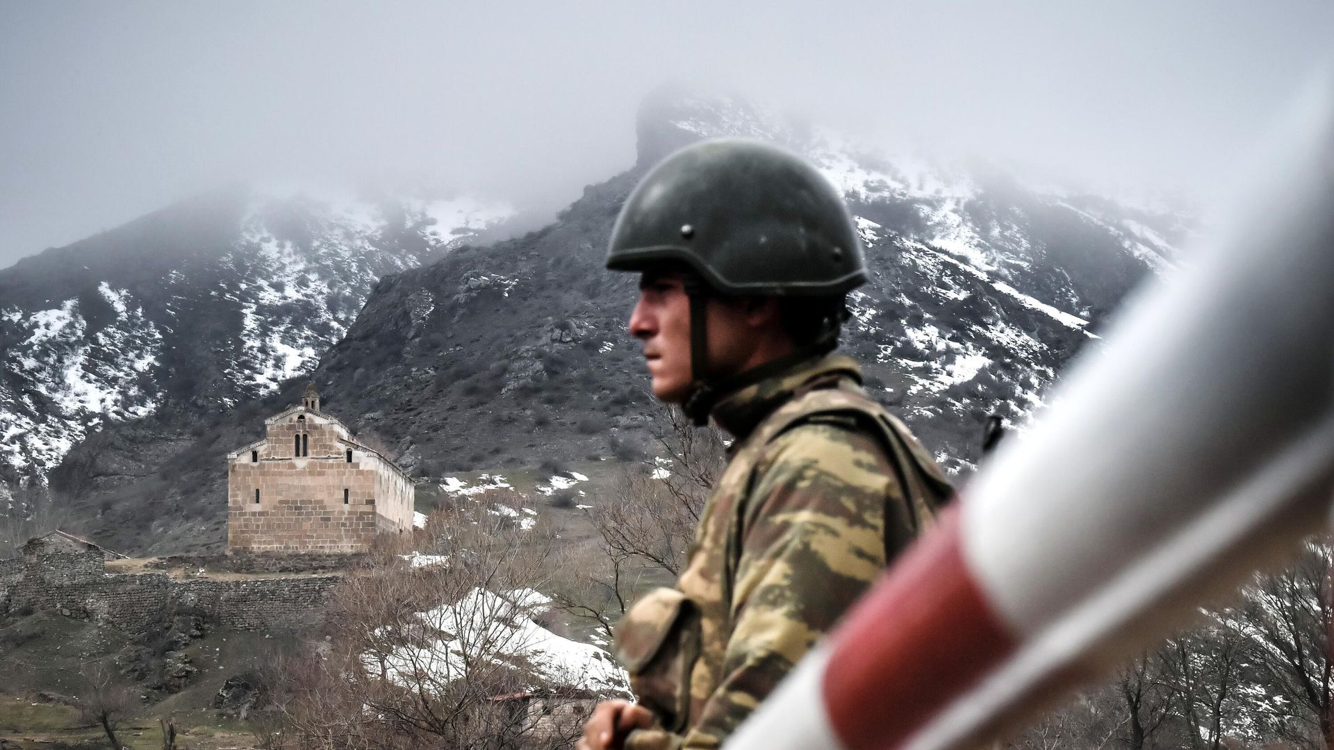 Военнослужащий Азербайджана на КПП в Лачинском районе Военнослужащий Азербайджана на КПП в Лачинском районе - РИА Новости, 1920, 11.01.2023