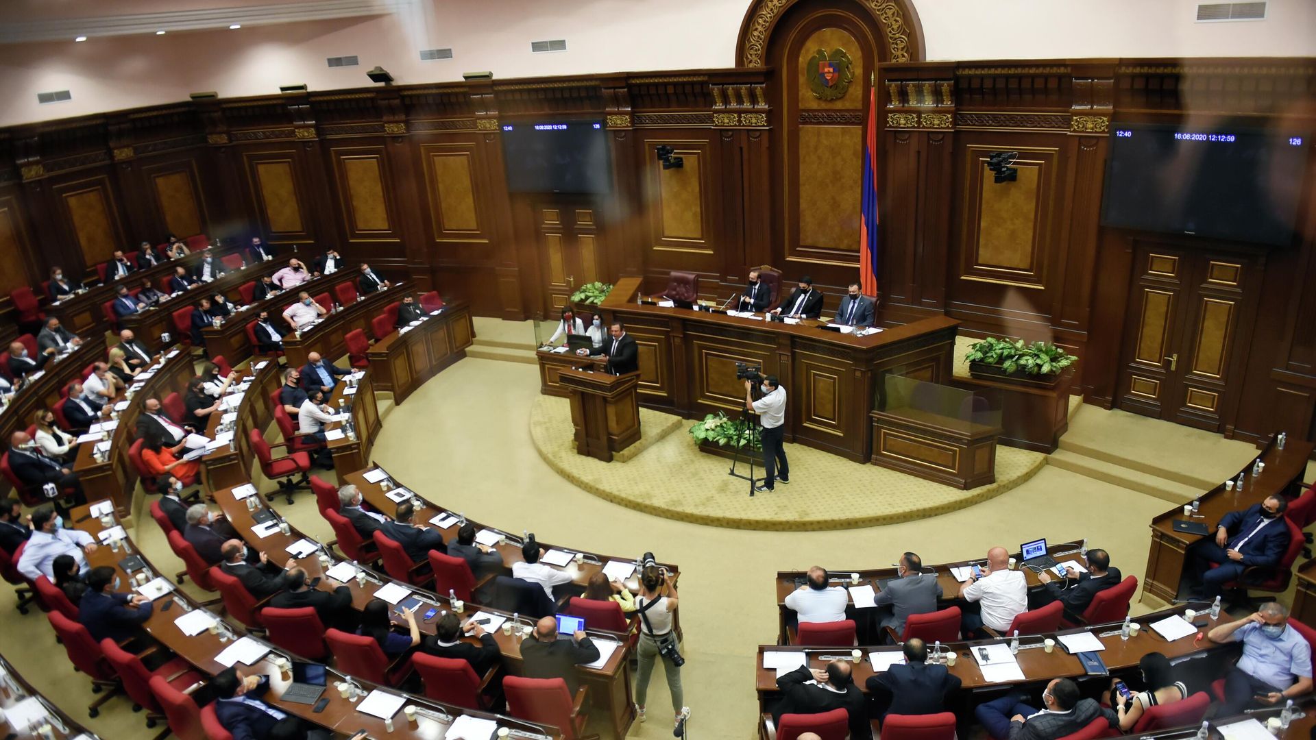 Руководитель оппозиционной партии Процветающая Армения Гагик Царукян выступает в парламенте Армении в Ереване Руководитель оппозиционной партии Процветающая Армения Гагик Царукян выступает в парламенте Армении в Ереване - РИА Новости, 1920, 23.11.2021
