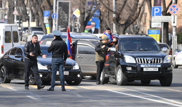 Протестующие перекрыли проспект Баграмяна в Ереване Протестующие перекрыли проспект Баграмяна в Ереване