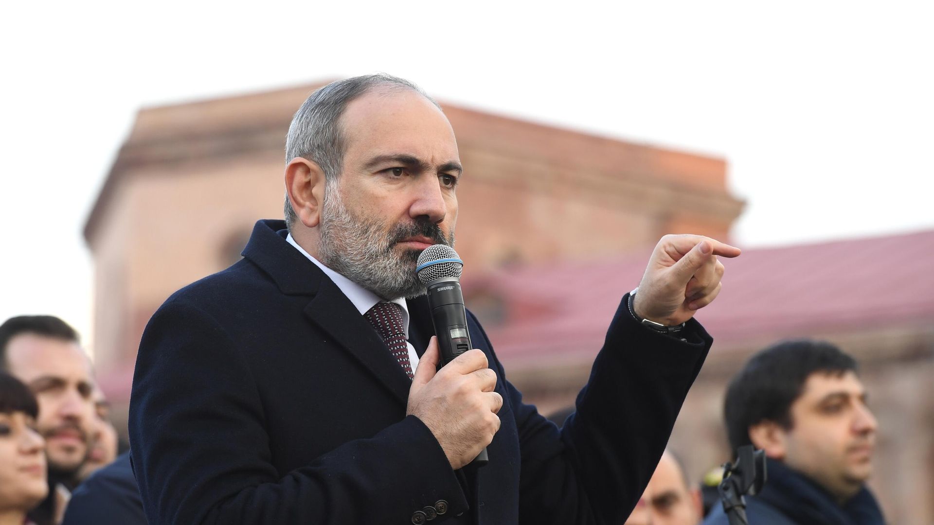 Премьер-министр Никола Пашинян выступает перед своими сторонниками в Ереване Премьер-министр Никола Пашинян выступает перед своими сторонниками в Ереване - РИА Новости, 1920, 25.02.2021