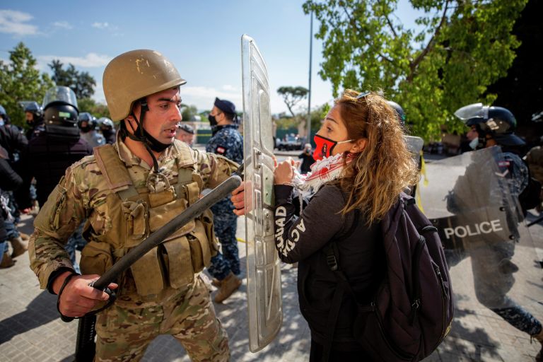 Акция протеста у здания военного суда в Бейруте, Ливан Акция протеста у здания военного суда в Бейруте, Ливан