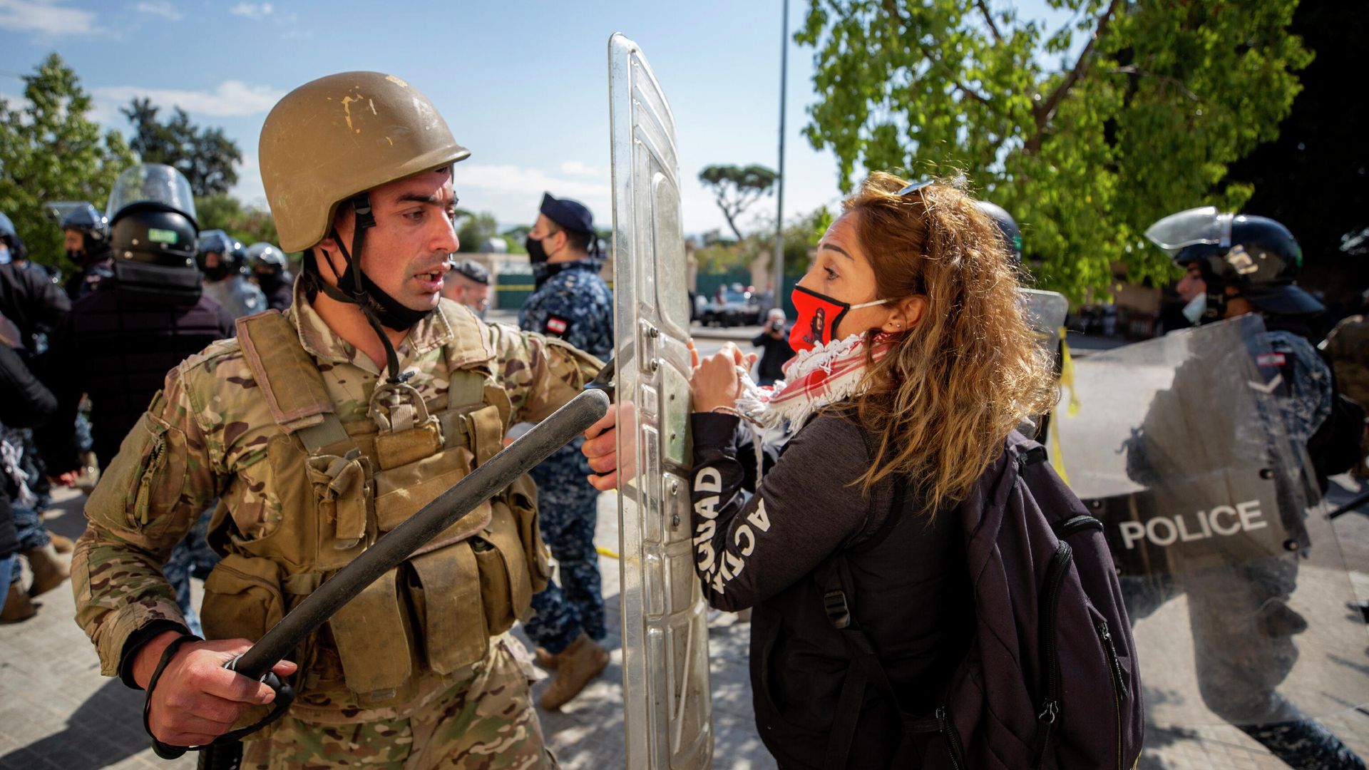 Акция протеста у здания военного суда в Бейруте, Ливан Акция протеста у здания военного суда в Бейруте, Ливан - РИА Новости, 1920, 16.07.2021