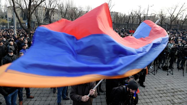Оппозиционные активисты перекрыли проспект Баграмяна у здания Национального собрания Армении в Еревaне