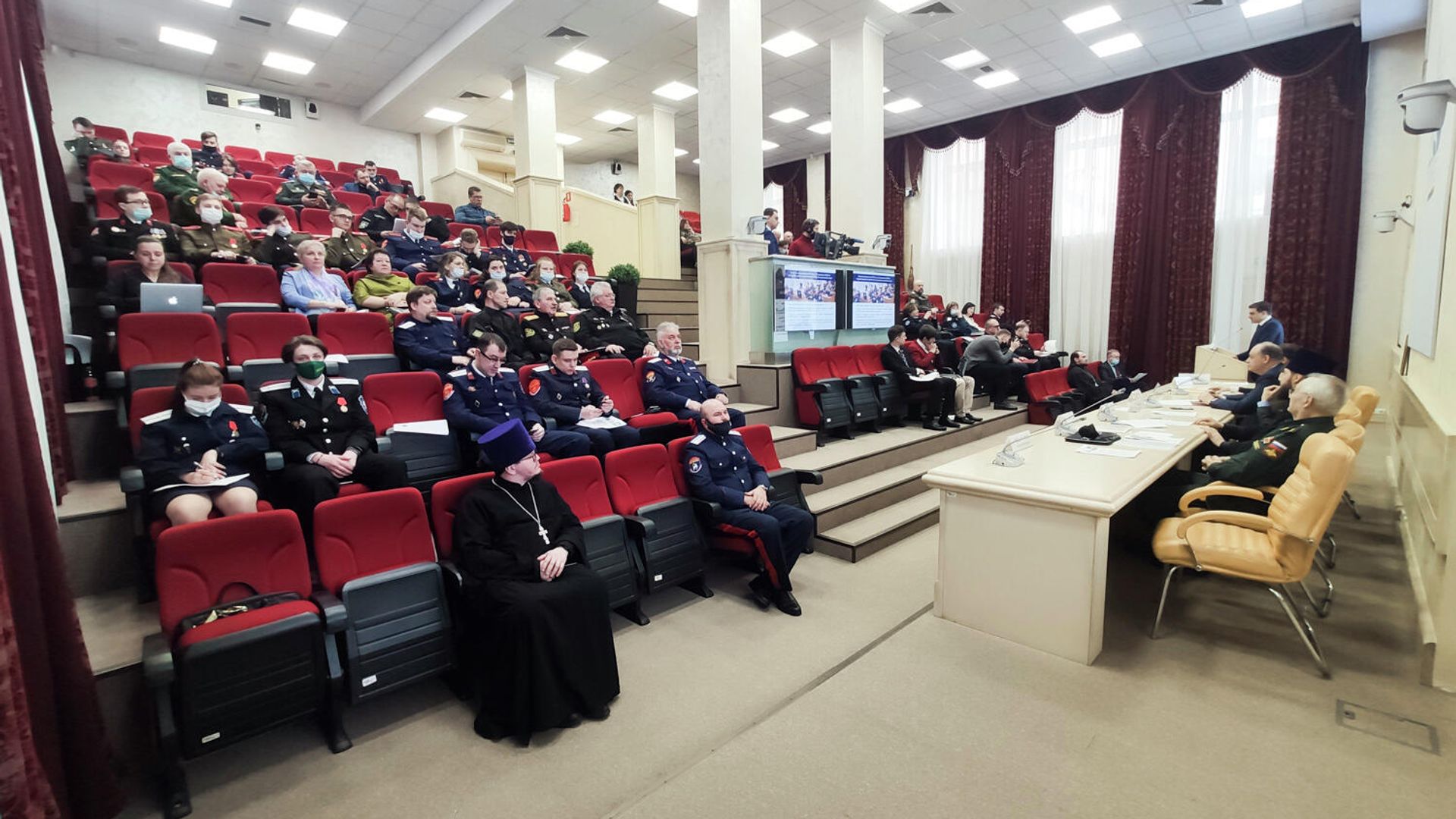 Научно-практическая конференция К 800-летию св. блгв. князя Александра Невского. Воспитание и подготовка к служению Отечеству на примере образов святых и героев-казаков Научно-практическая конференция К 800-летию св. блгв. князя Александра Невского. Воспитание и подготовка к служению Отечеству на примере образов святых и героев-казаков - РИА Новости, 1920, 26.02.2021