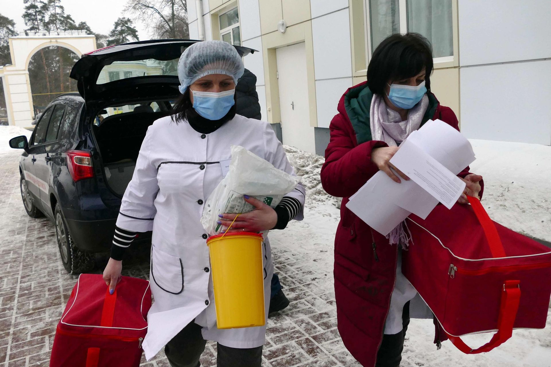 На Украине началась вакцинация от коронавируса На Украине началась вакцинация от коронавируса - РИА Новости, 1920, 26.02.2021