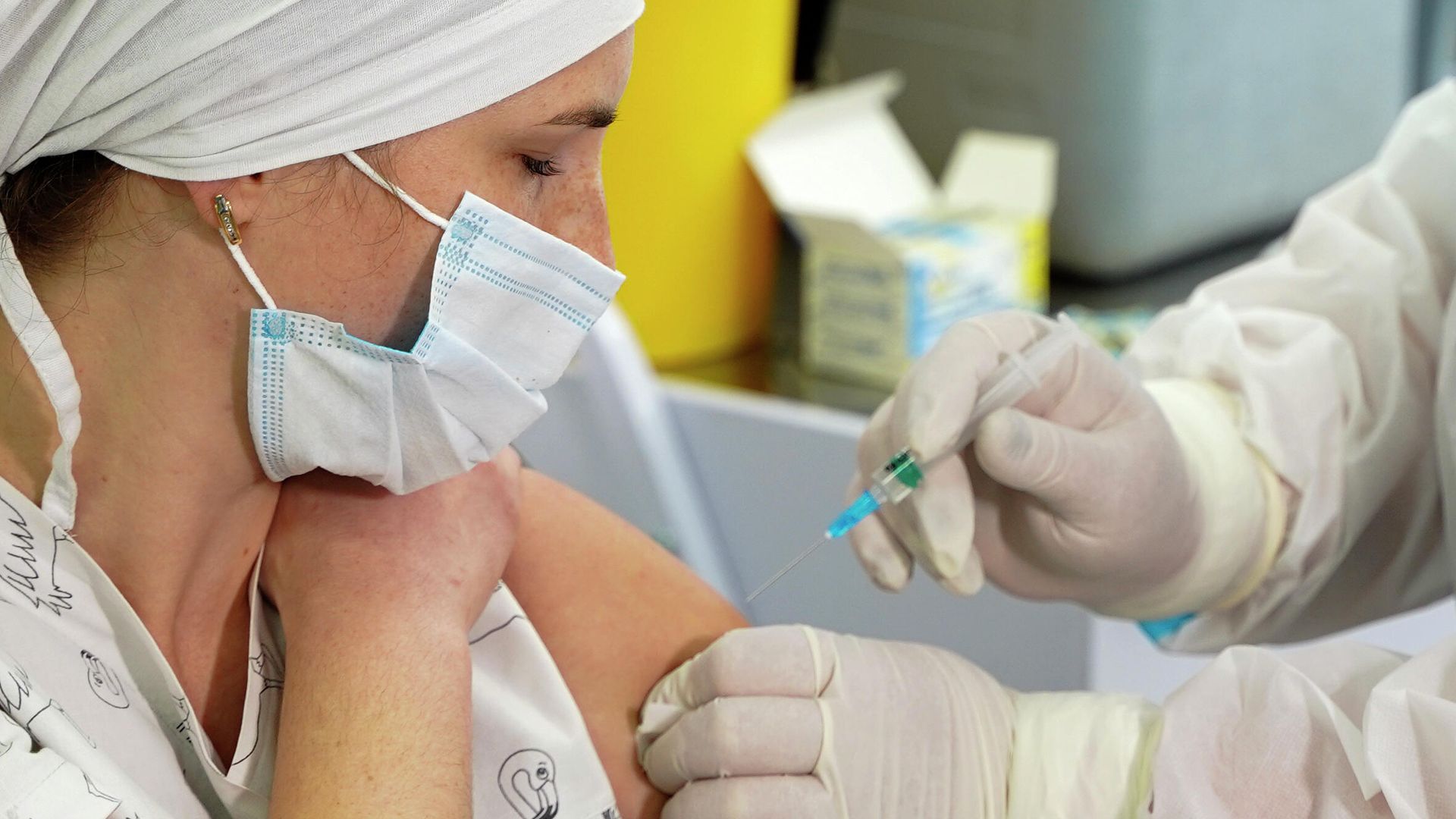 Вакцинация в Киеве индийским препаратом CoviShield Вакцинация в Киеве индийским препаратом CoviShield - РИА Новости, 1920, 25.03.2021