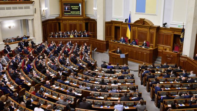 Президент Украины Владимир Зеленский выступает в Верховной Раде 