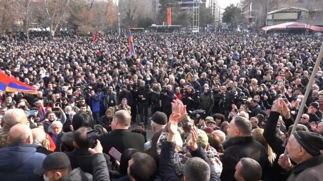 Военные против Пашиняна: новая волна протестов в Армении