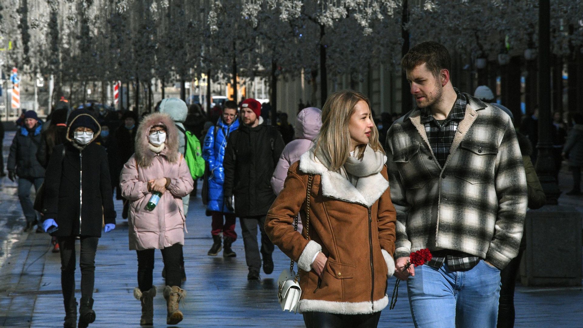 Прохожие на Никольской улице в Москве Прохожие на Никольской улице в Москве - РИА Новости, 1920, 10.03.2022