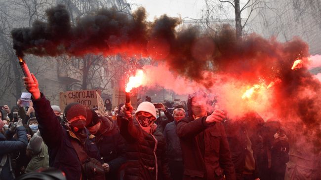 Участники акции националистов в Киеве в поддержку экс-главы одесской ячейки Правого сектора* Сергея Стерненко*