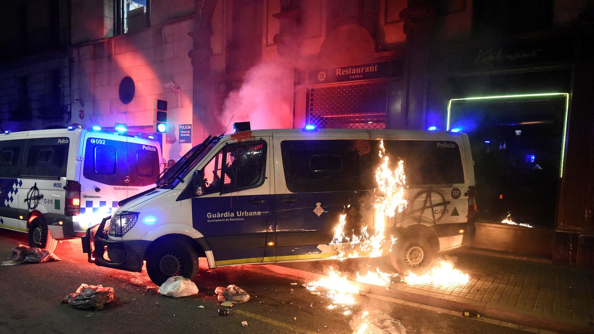 Беспорядки во время протестов в Барселоне Беспорядки во время протестов в Барселоне - РИА Новости, 1920, 27.02.2021