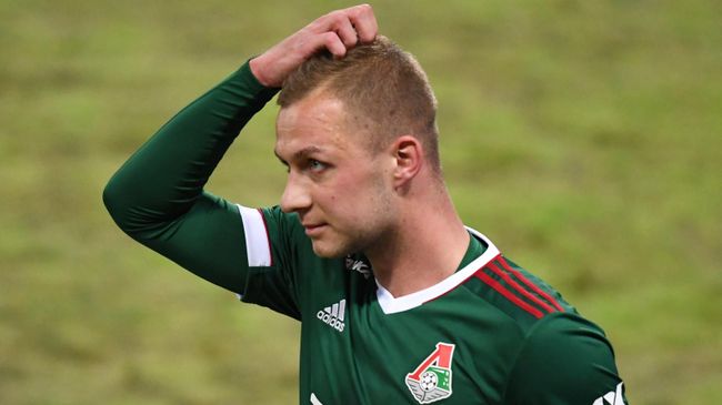 Игрок ФК Локомотив Дмитрий Баринов после матча 20-го тура чемпионата России по футболу среди клубов Премьер-лиги между командами ПФК ЦСКА (Москва) и ФК Локомотив (Москва).