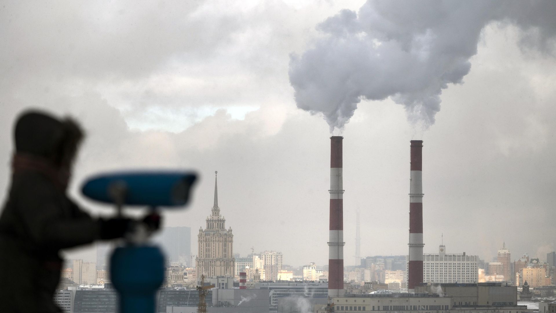 Вид на Москву со смотровой площадки на Воробьевых горах Вид на Москву со смотровой площадки на Воробьевых горах - РИА Новости, 1920, 14.03.2022