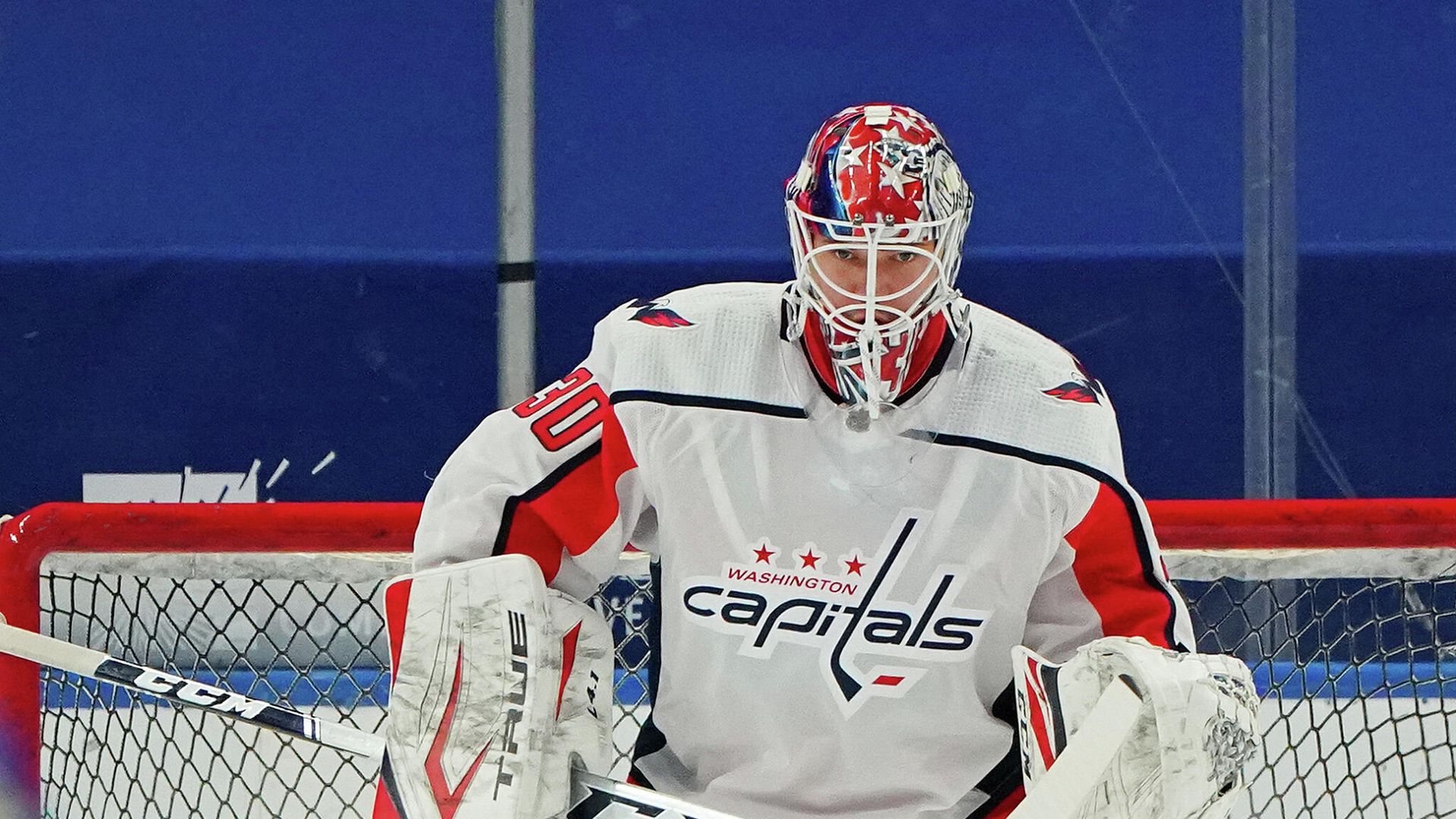 BUFFALO, NY - JANUARY 14: Ilya Samsonov #30 of the Washington Capitals before the game against the Buffalo Sabres at KeyBank Center on January 14 , 2021 in Buffalo, New York.   Kevin Hoffman/Getty Images/AFP (Photo by Kevin Hoffman / GETTY IMAGES NORTH AMERICA / Getty Images via AFP) - РИА Новости, 1920, 28.02.2021