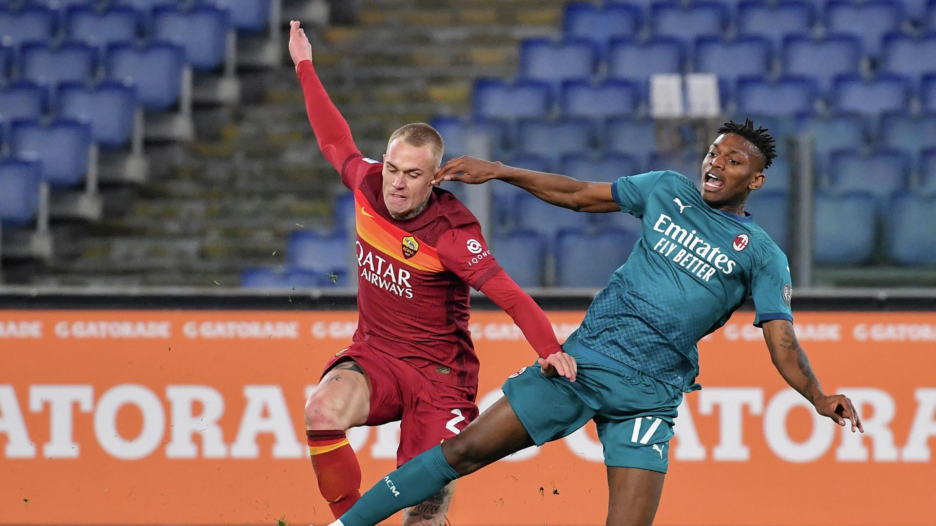 Roma's Dutch defender Rick Karsdorp (L) tackles AC Milan's Portuguese forward Rafael Leao during the Italian Serie A football match AS Roma vs AC Milan on February 28, 2021 at the Olympic stadium in Rome. (Photo by Tiziana FABI / AFP) Roma's Dutch defender Rick Karsdorp (L) tackles AC Milan's Portuguese forward Rafael Leao during the Italian Serie A football match AS Roma vs AC Milan on February 28, 2021 at the Olympic stadium in Rome. (Photo by Tiziana FABI / AFP) - РИА Новости, 1920, 01.03.2021