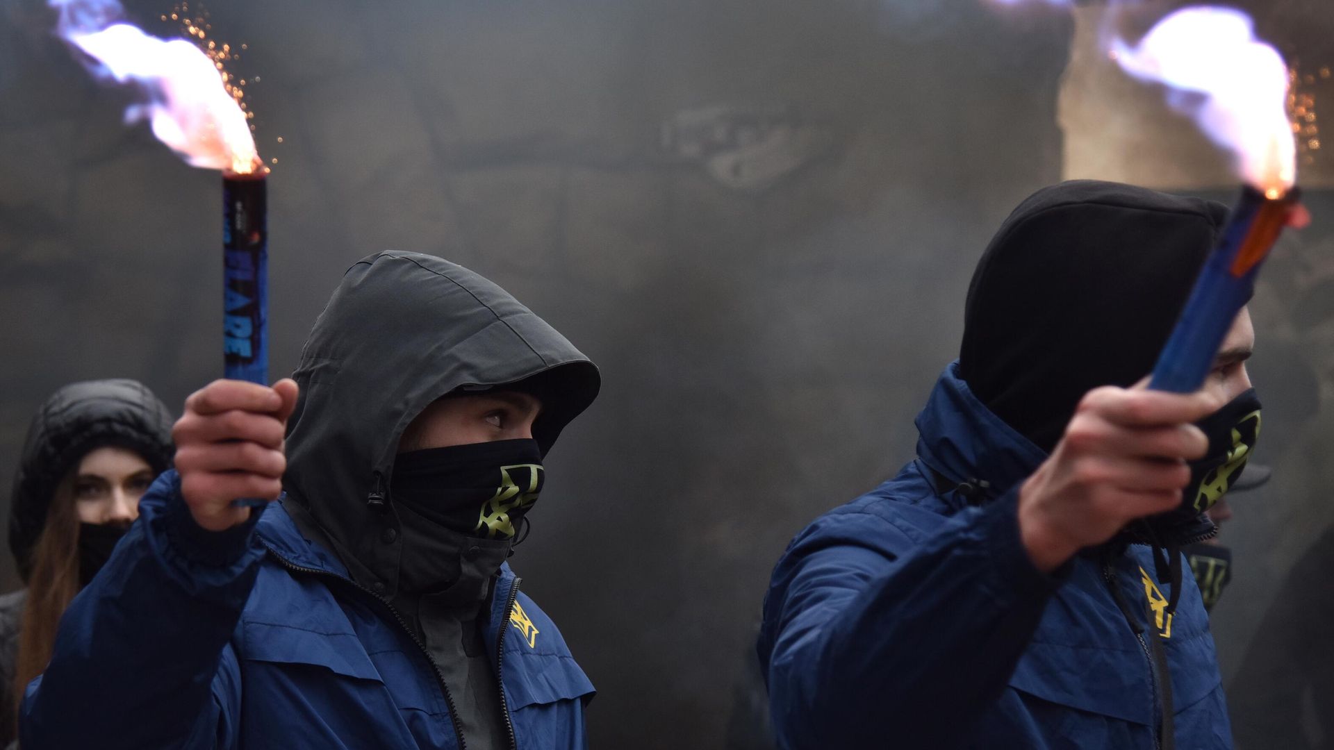 Активисты националистической организации Национальный корпус (запрещенная в РФ организация) блокируют гостинично-развлекательный комплекс Навария Нова Активисты националистической организации Национальный корпус (запрещенная в РФ организация) блокируют гостинично-развлекательный комплекс Навария Нова - РИА Новости, 1920, 06.06.2021