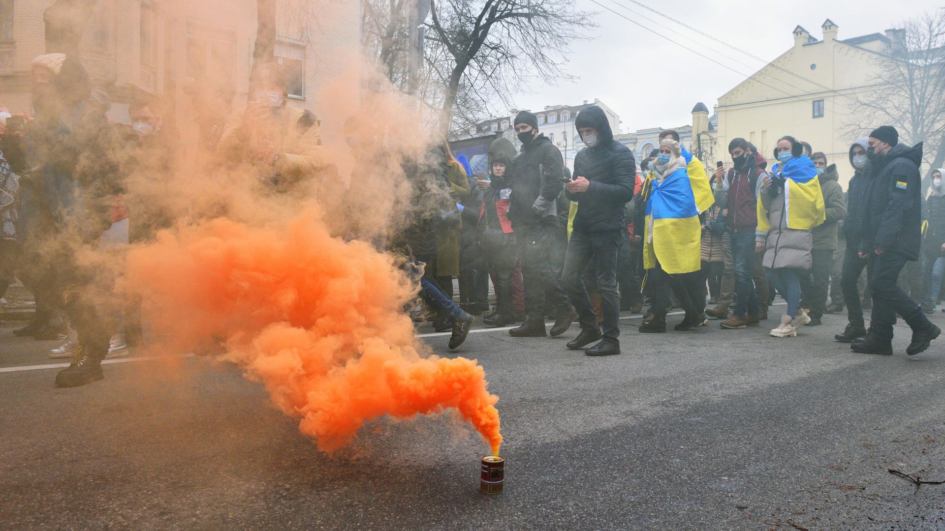 Участники акции националистов в Киеве за реформу судебной системы Украины и в поддержку экс-главы одесской ячейки Правого сектора (запрещенная в РФ организация) Сергея Стерненко Участники акции националистов в Киеве за реформу судебной системы Украины и в поддержку экс-главы одесской ячейки Правого сектора (запрещенная в РФ организация) Сергея Стерненко - РИА Новости, 1920, 03.03.2021
