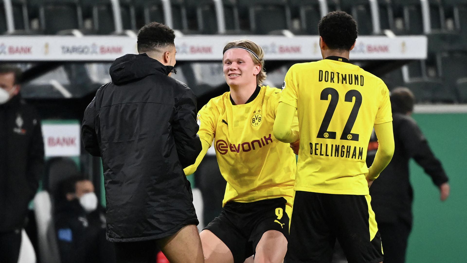 (LtoR) Dortmund's English midfielder Jadon Sancho, Dortmund's Norwegian forward Erling Braut Haaland and Dortmund's English midfielder Jude Bellingham celebrate after the German Cup (DFB Pokal) quarter-final football match between Borussia Moenchengladbach and Borussia Dortmund in Moenchengladbach, western Germany, on March 2, 2021. - Dortmund won the match 1-0 and qualified for the semi-finals. (Photo by Ina Fassbender / various sources / AFP) / DFB REGULATIONS PROHIBIT ANY USE OF PHOTOGRAPHS AS IMAGE SEQUENCES AND QUASI-VIDEO. - РИА Новости, 1920, 03.03.2021