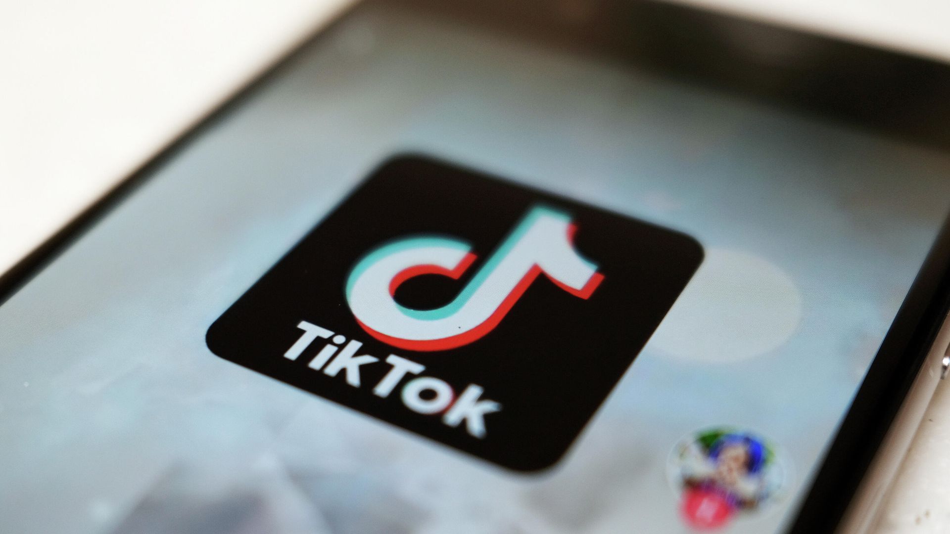 Логотип приложения TikTok на экране смартфона Логотип приложения TikTok на экране смартфона - РИА Новости, 1920, 21.04.2023