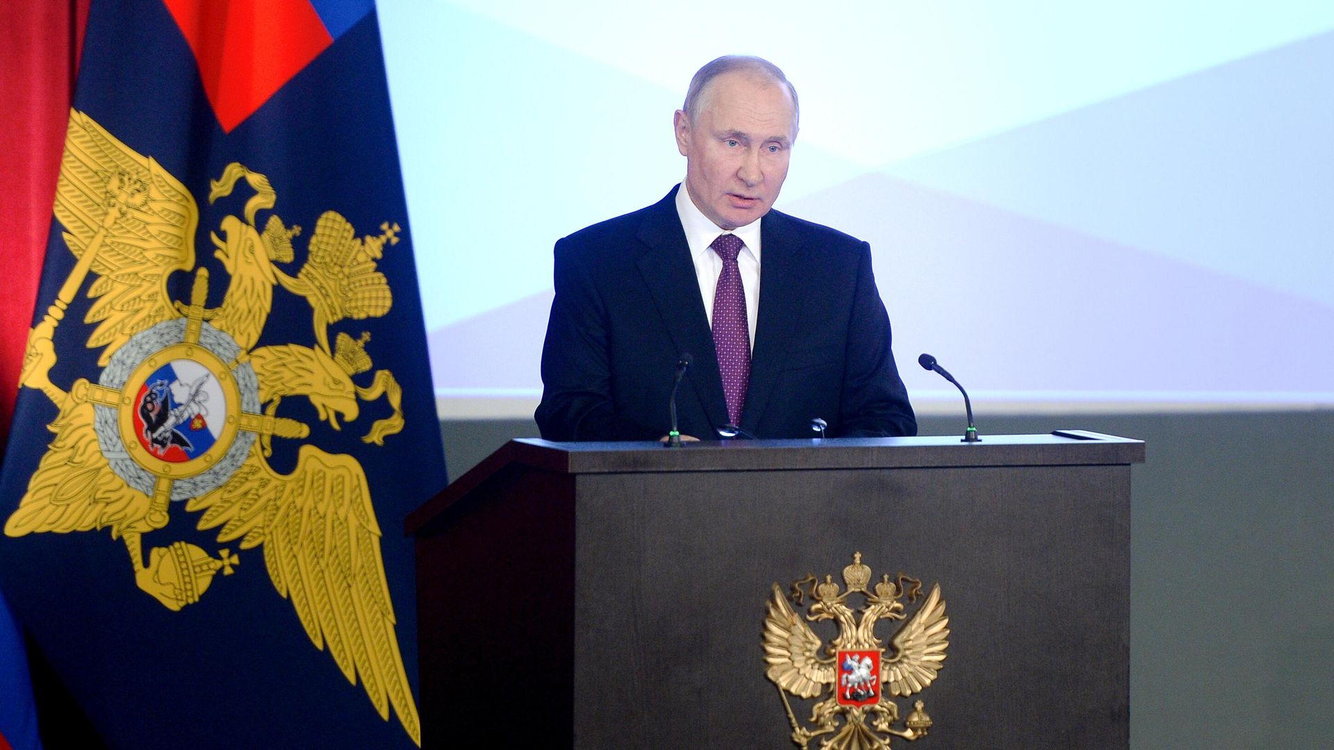 Президент РФ Владимир Путин выступает на ежегодном расширенном заседании коллегии министерства внутренних дел РФ - РИА Новости, 1920, 03.03.2021