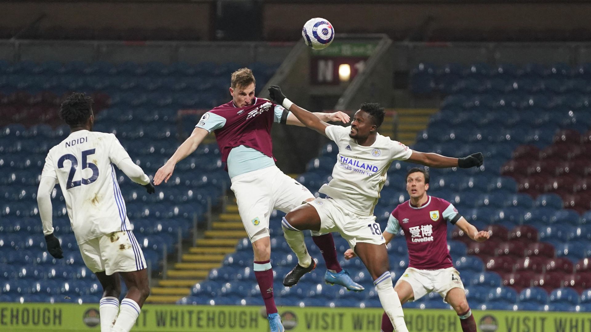 Burnley's New Zealand striker Chris Wood (2L) heads the ball as Leicester City's Ghanaian midfielder Daniel Amartey (2R) tries to defend during the English Premier League football match between Burnley and Leicester City at Turf Moor in Burnley, north west England on March 3, 2021. (Photo by Jon Super / POOL / AFP) / RESTRICTED TO EDITORIAL USE. No use with unauthorized audio, video, data, fixture lists, club/league logos or 'live' services. Online in-match use limited to 120 images. An additional 40 images may be used in extra time. No video emulation. Social media in-match use limited to 120 images. An additional 40 images may be used in extra time. No use in betting publications, games or single club/league/player publications. / Burnley's New Zealand striker Chris Wood (2L) heads the ball as Leicester City's Ghanaian midfielder Daniel Amartey (2R) tries to defend during the English Premier League football match between Burnley and Leicester City at Turf Moor in Burnley, north west England on March 3, 2021. (Photo by Jon Super / POOL / AFP) / RESTRICTED TO EDITORIAL USE. No use with unauthorized audio, video, data, fixture lists, club/league logos or 'live' services. Online in-match use limited to 120 images. An additional 40 images may be used in extra time. No video emulation. Social media in-match use limited to 120 images. An additional 40 images may be used in extra time. No use in betting publications, games or single club/league/player publications. / - РИА Новости, 1920, 03.03.2021