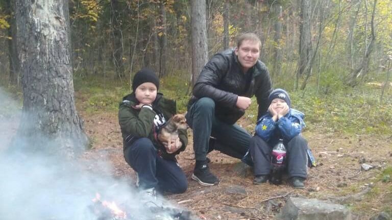 Дмитрий с детьми на природе Дмитрий с детьми на природе - РИА Новости, 1920, 05.03.2021