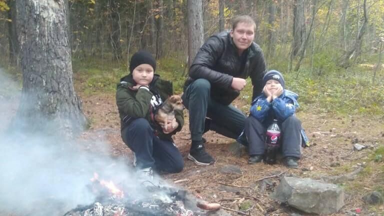 Дмитрий с детьми на природе Дмитрий с детьми на природе - РИА Новости, 1920, 05.03.2021