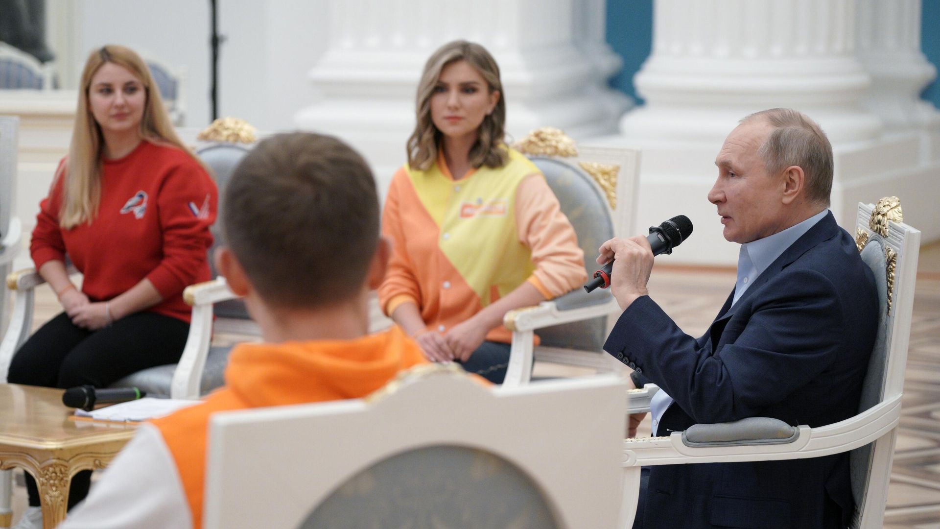 Президент РФ Владимир Путин проводит встречу с участниками общероссийской акции взаимопомощи Мы вместе в Кремле Президент РФ Владимир Путин проводит встречу с участниками общероссийской акции взаимопомощи Мы вместе в Кремле - РИА Новости, 1920, 04.03.2021
