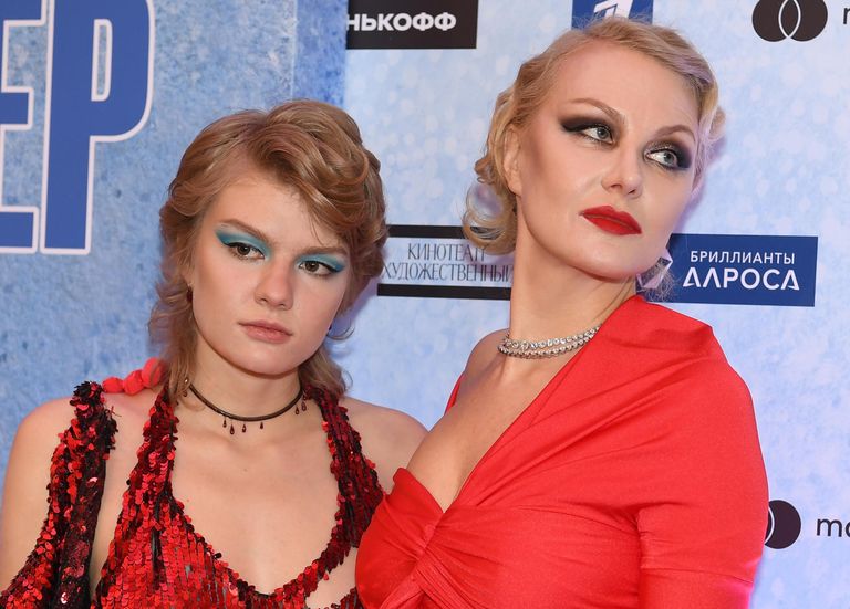 Актриса Ульяна Добровская и режиссер, сценарист и продюсер Рената Литвинова Актриса Ульяна Добровская и режиссер, сценарист и продюсер Рената Литвинова