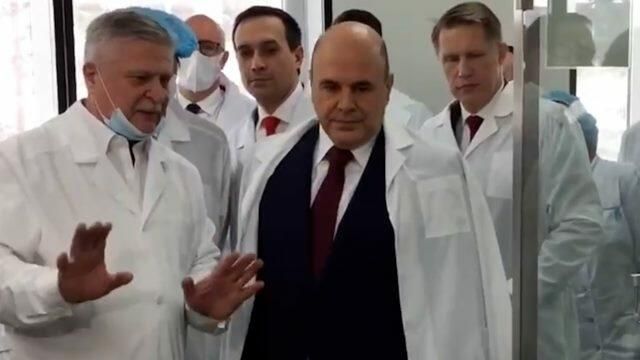 Мишустин на розливе шприц-доз “ЭпиВакКороны” в центре “Вектор” Мишустин на розливе шприц-доз “ЭпиВакКороны” в центре “Вектор” - РИА Новости, 1920, 05.03.2021