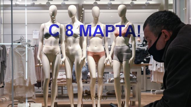 Покупатель в торговом центре 