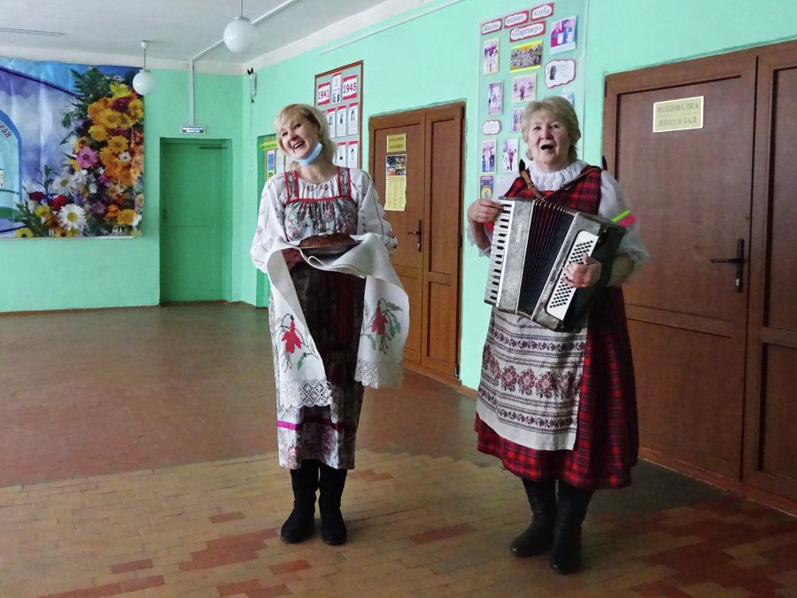 Дом культуры в Пежме, встреча гостей Дом культуры в Пежме, встреча гостей