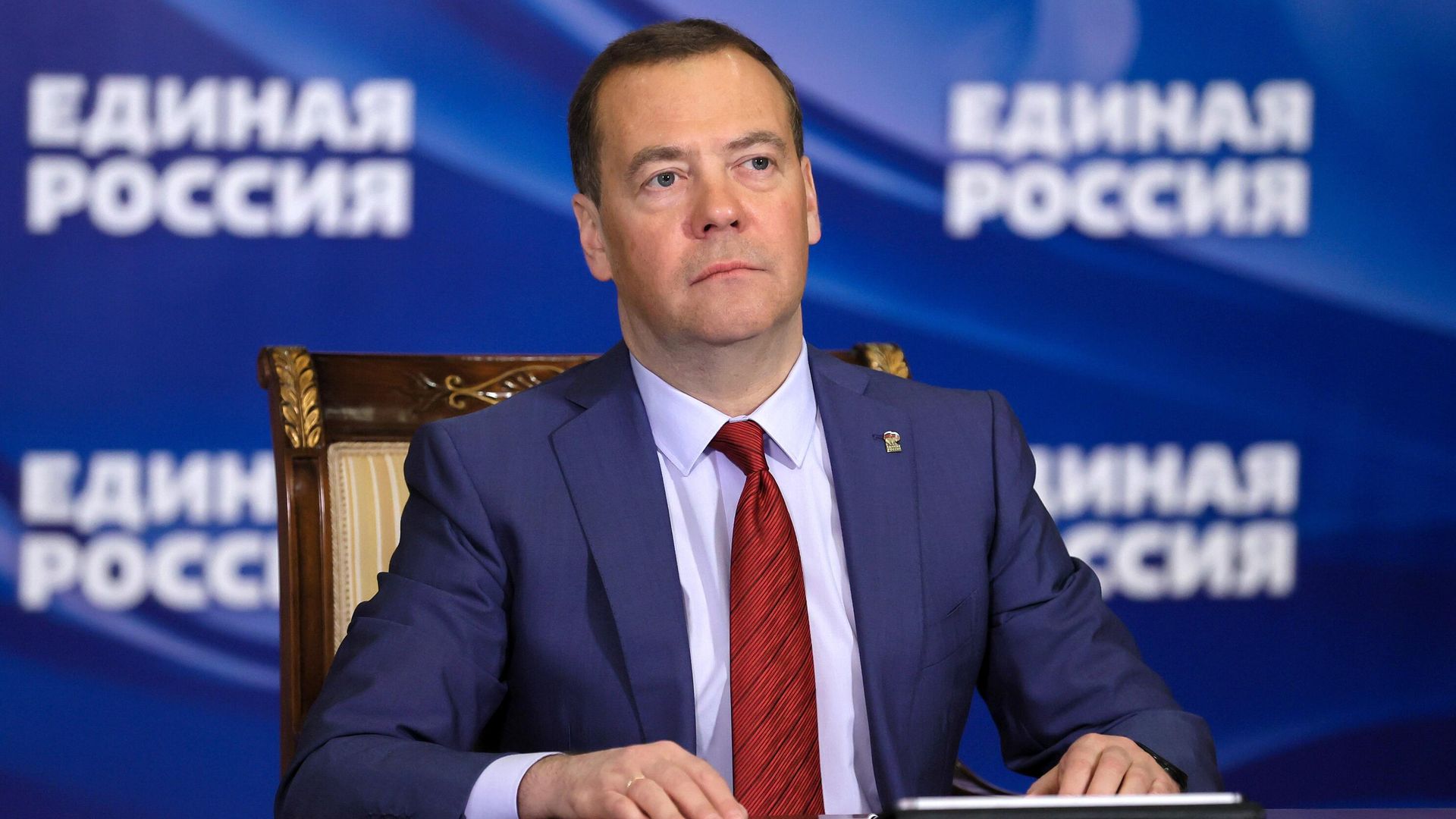 Председатель Всероссийской политической партии Единая Россия Дмитрий Медведев ведет прием граждан в режиме видеоконференции Председатель Всероссийской политической партии Единая Россия Дмитрий Медведев ведет прием граждан в режиме видеоконференции - РИА Новости, 1920, 23.04.2021